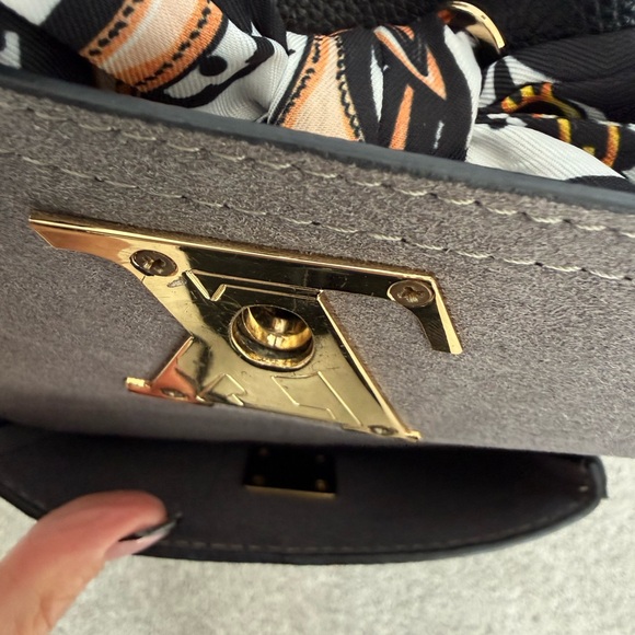 Louis Vuitton Black Leather Women's Bag - Picture 6 of 14